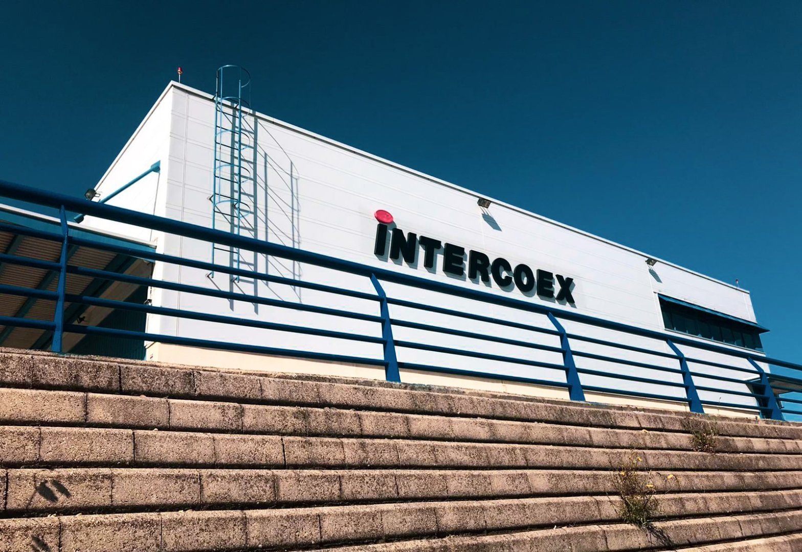 El medio especializado Veintepies se hace eco de nuestro aniversario: INTERCOEX celebra 40 años de trayectoria en logística y aduanas